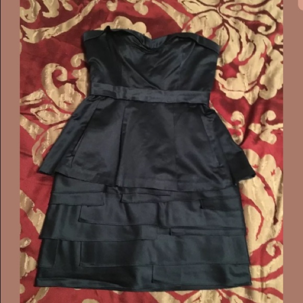 BCBG MAXAZRIA strapless cocktail dress w/ pockets!